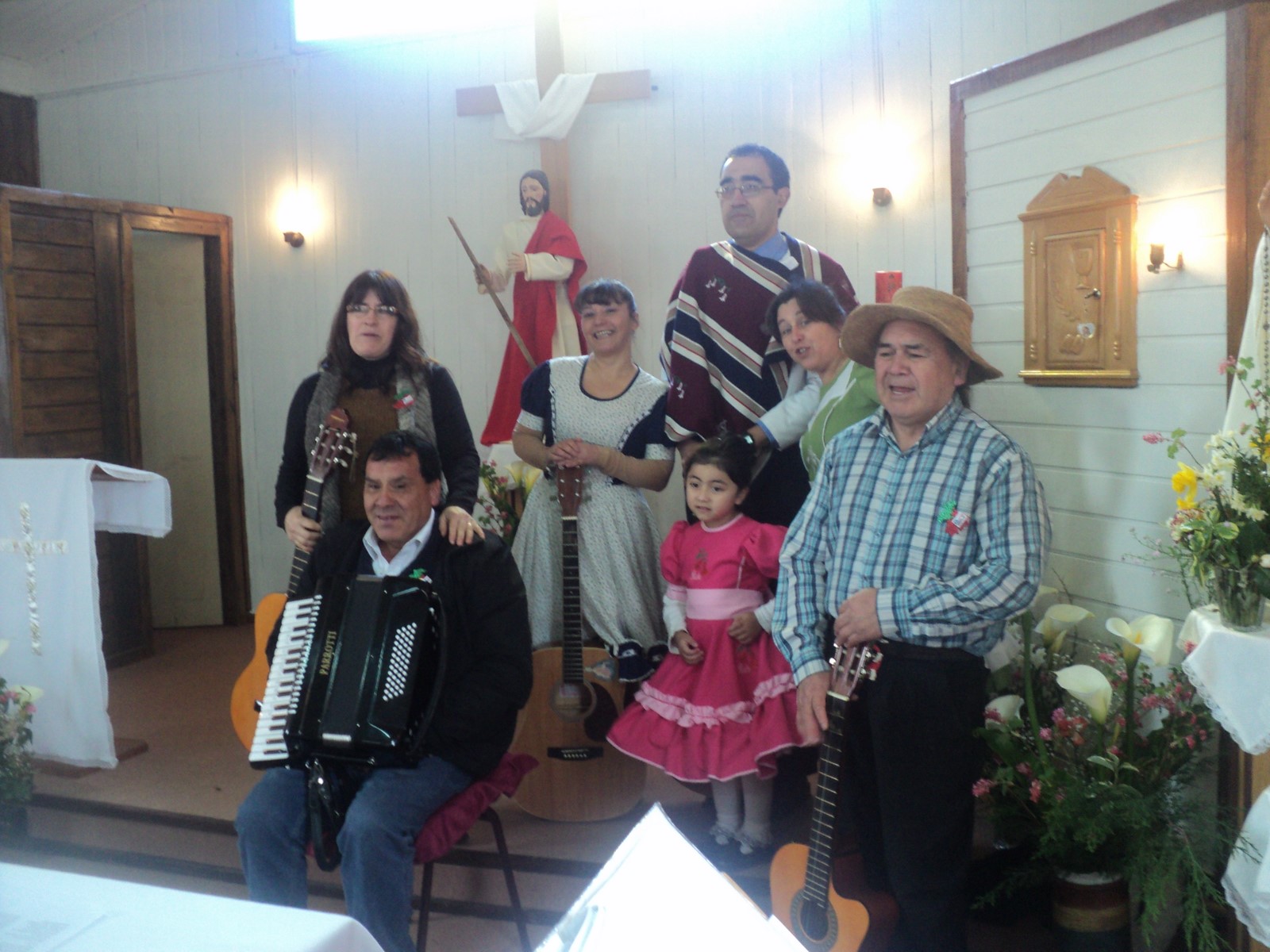 Celebraciones festivas en las Comunidades de Fátima Ancud, en la Península Lacuy y Pacífico