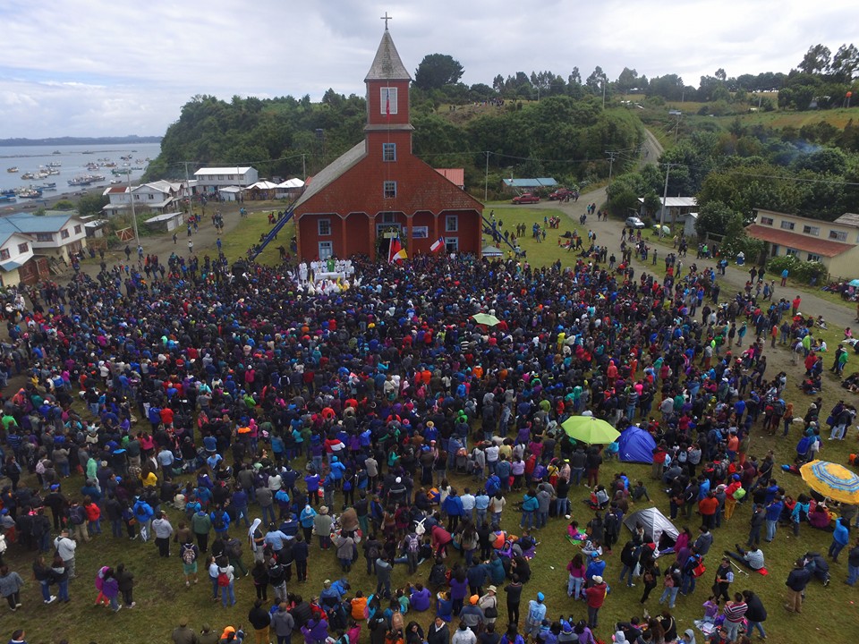 Fiesta de Caguach reúne a miles de fieles en Chiloé