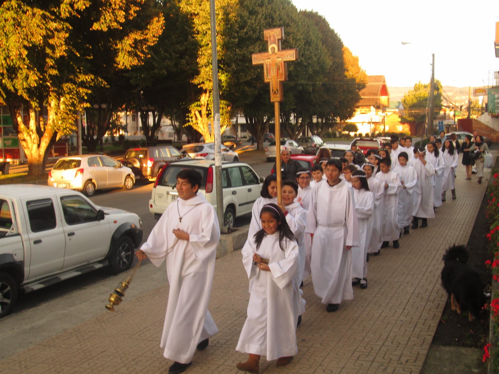 Cincuenta niños recibieron su primera comunión en la Parroquia Apóstol Santiago