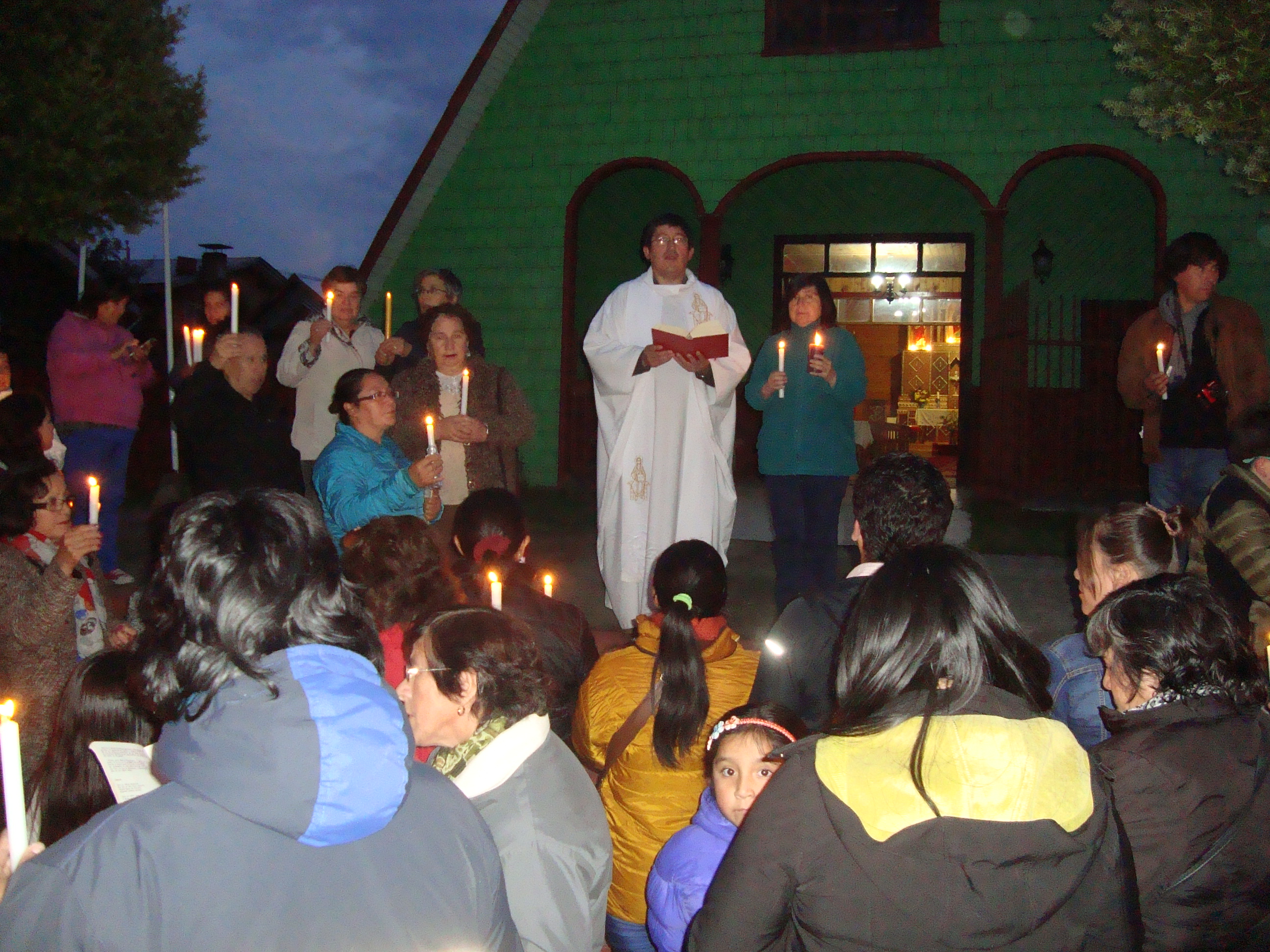 Velaton y Eucaristía en Curaco, pidiendo al Señor por la crisis actual