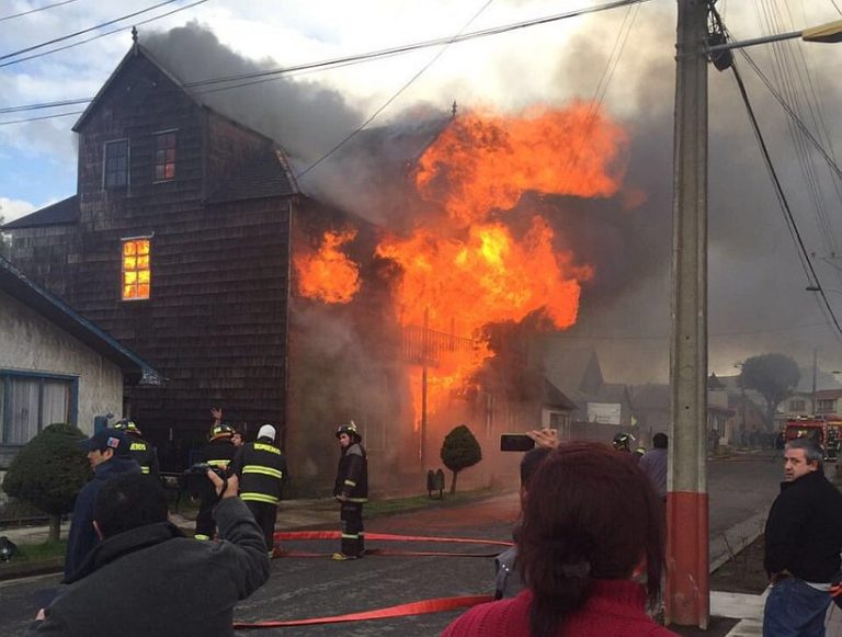 Misa en Curaco de Velez por afectados en gigantesco incendio