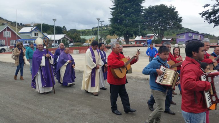 Rilan despide al P. Daniel Mansilla y recibe a su nuevo párroco