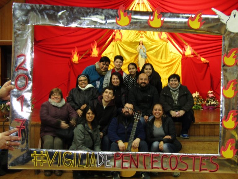 Oración y fraternidad a espera de Pentecostés en Castro