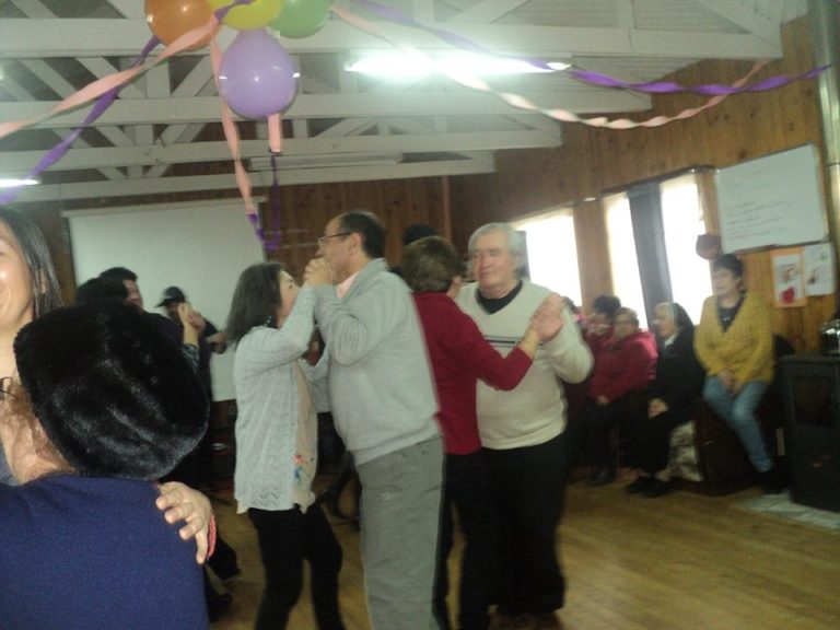 Mateando con los abuelos, una actividad realizada por la Comunidad Cristo Obrero