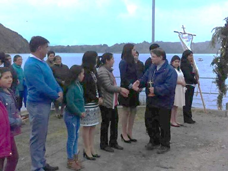 “Entonces les imponían las manos y recibían el Espíritu Santo”, jóvenes confirmaron su fe en la Isla de Lin Lin, Diócesis de Ancud