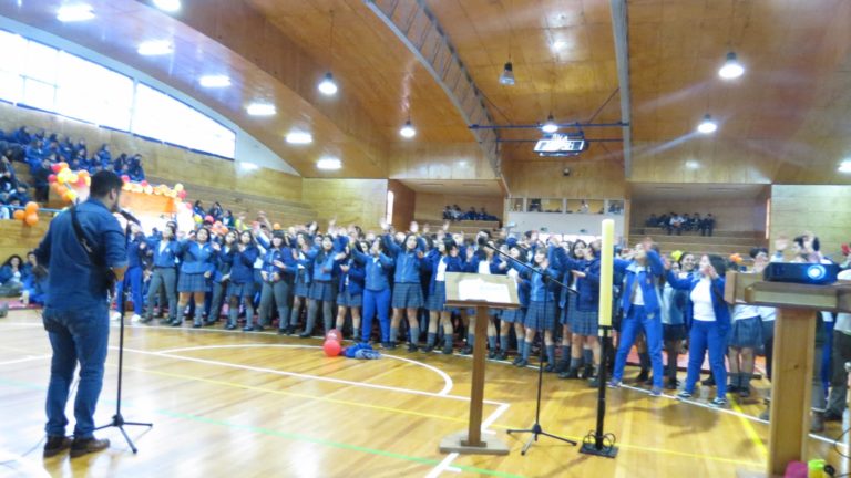 Los alumnos del Colegio Seminario celebraron Pentecostés con entusiasmo