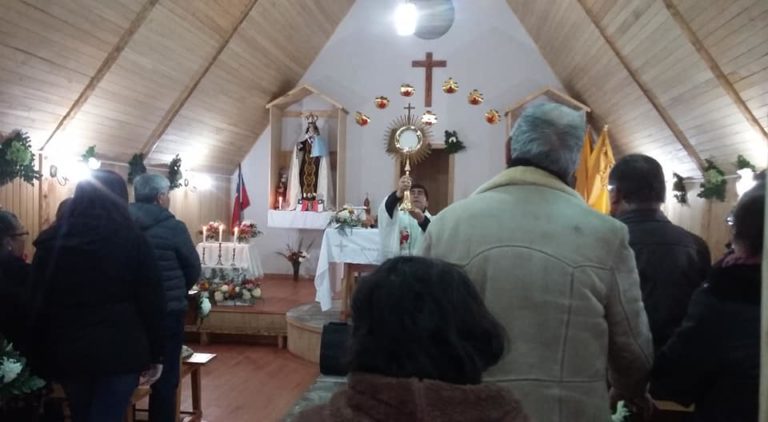 Jesús Eucaristía sigue su peregrinación, ahora en Llicaldad, Parroquia JPII