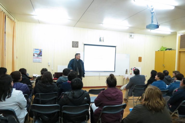 Obispo Juan María se reúne con profesores del Colegio Seminario en un dialogo en torno a la carta del Papa al pueblo de Dios