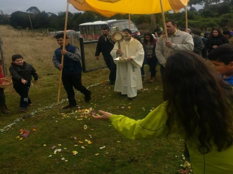 Jesús Peregrino llega a la Parroquia JPII en la Custodia signo del Congreso Eucarístico