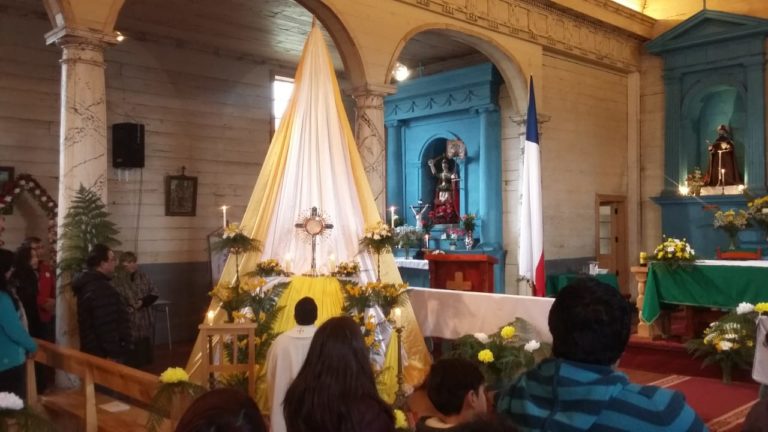 Nercón celebró la visita de Jesús Peregrino, Pan de Vida