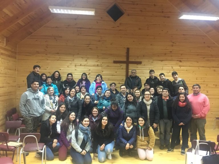 Jóvenes de la Parroquia de Dalcahue se reunieron para reflexionar la carta del Papa al pueblo de Dios