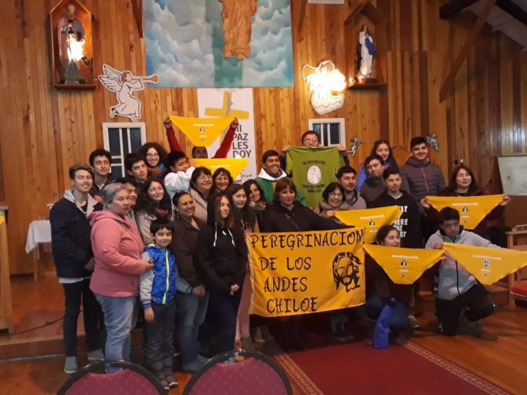 Misa de envío a la caminata al Santuario de Santa Teresita de Los Andes se realizó en la parroquia Juan Pablo II