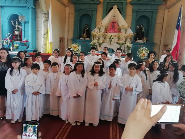 Primeras comuniones en la Parroquia S. Juan Pablo II