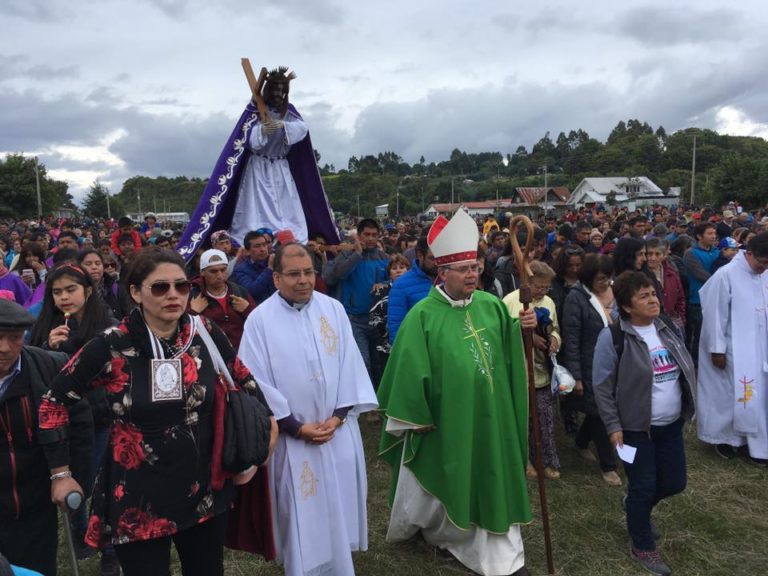 Miles de peregrinos llegaron al Santuario de Caguach para celebrar a Jesús Nazareno