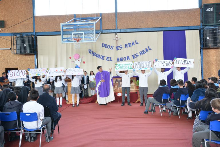 Inicio del año escolar en el Colegio San Francisco de Asís de Castro