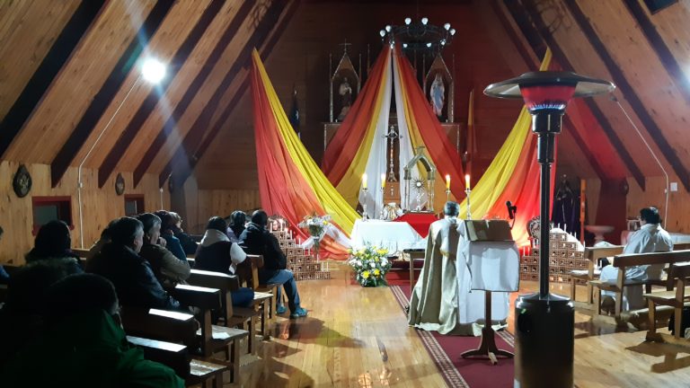 Inspirados en la oración de Taizé, la Parroquia San Judas Tadeu celebró Corpus Christi