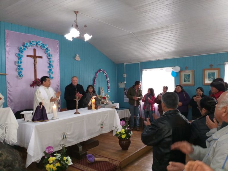 La comunidad de San Juan, Ancud, rindió homenaje a su fiscal por sus 50 años de servicio pastoral