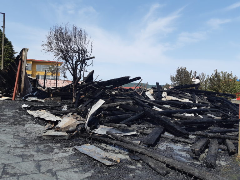 Iglesia San Francisco de Ancud resultó destruida por un voraz incendio