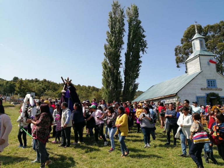 Con gran cantidad de fieles, Quellón rindió homenaje a Jesús Nazareno